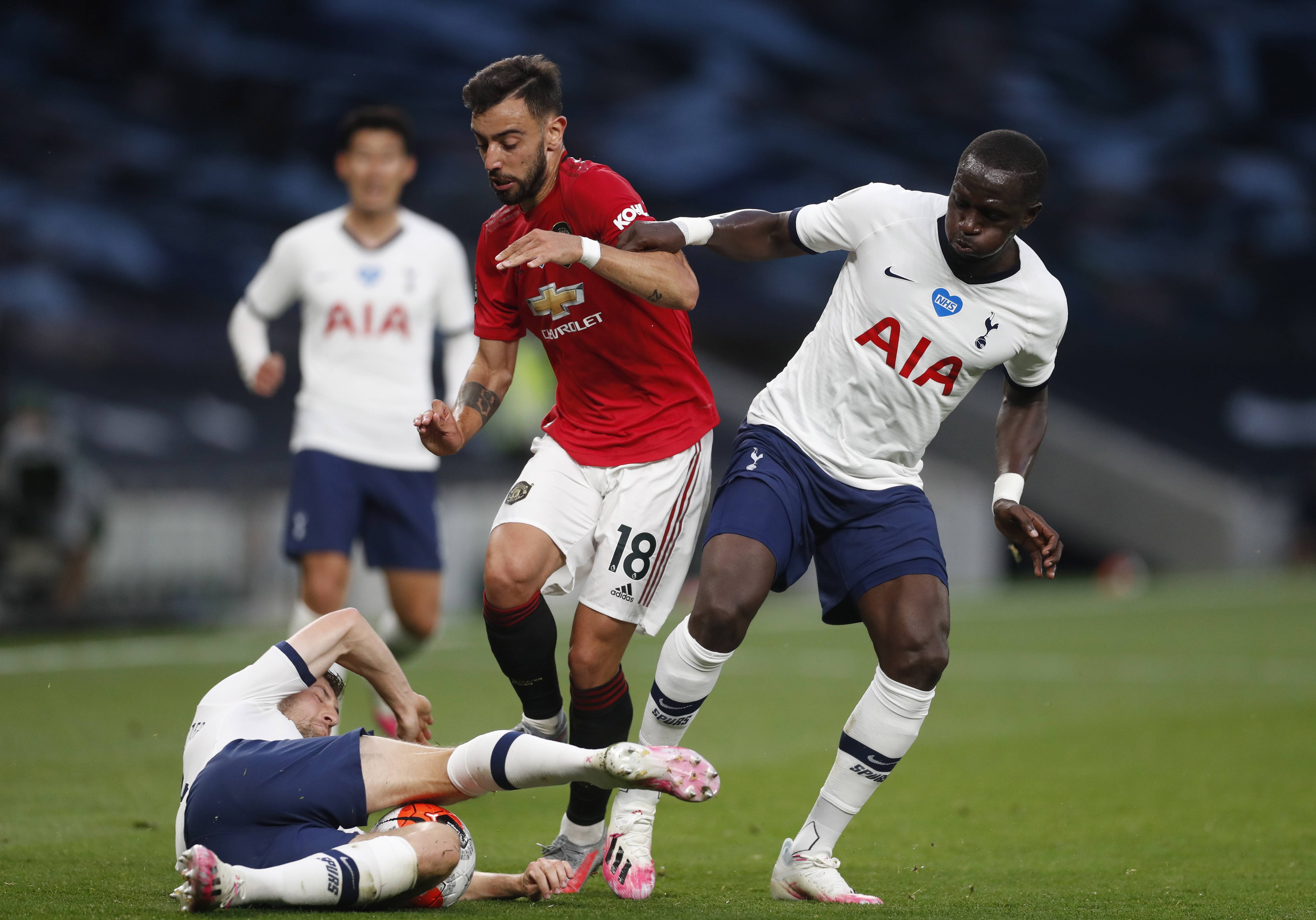 牵动着球迷 牵动着球迷